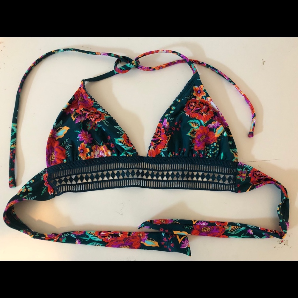 Super cute and comfortable swim suit top